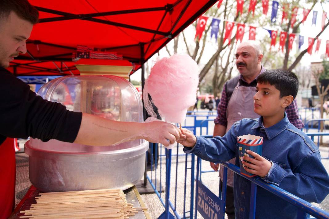 İBB'den Ramazan Bayramı'na özel 'Özgürlük ve Demokrasi Şenliği' başladı 3